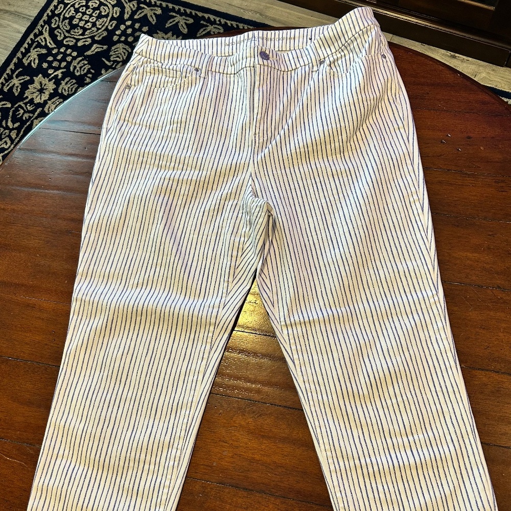 Like New Chico’s So Slimming Girlfriend Cropped Pants Size 2.5 (14)